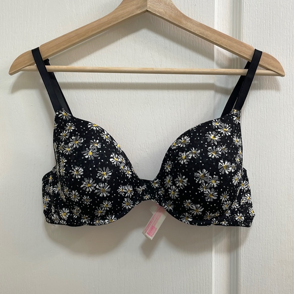 Victorias Secret PINK wear everywhere tshirt bra daisies